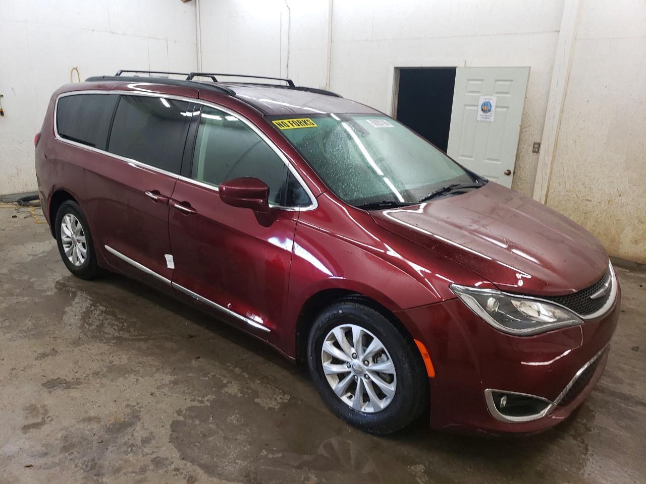 2017 Chrysler Pacifica Touring L - Image 4
