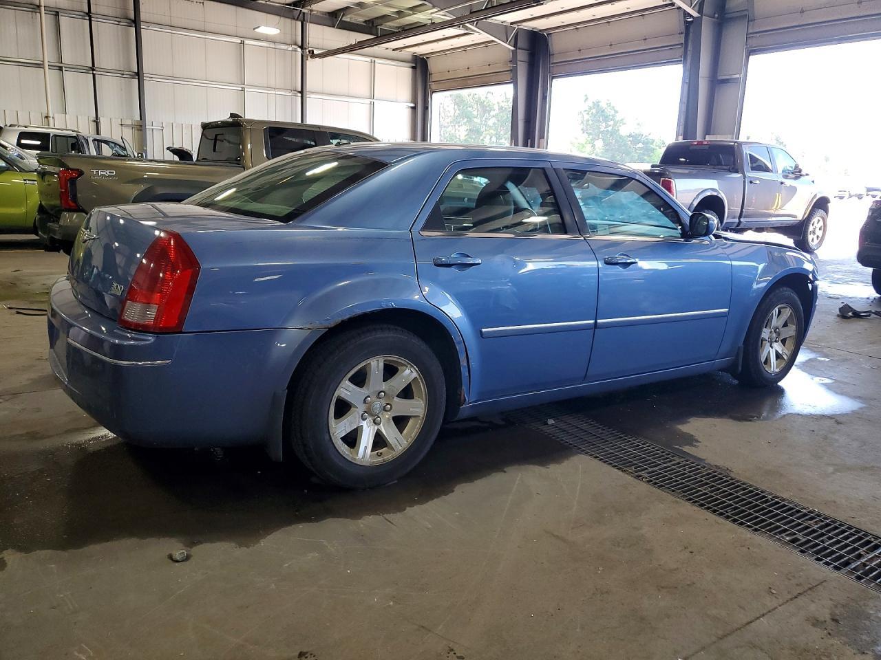 2007 Chrysler 300 Touring - Image 3