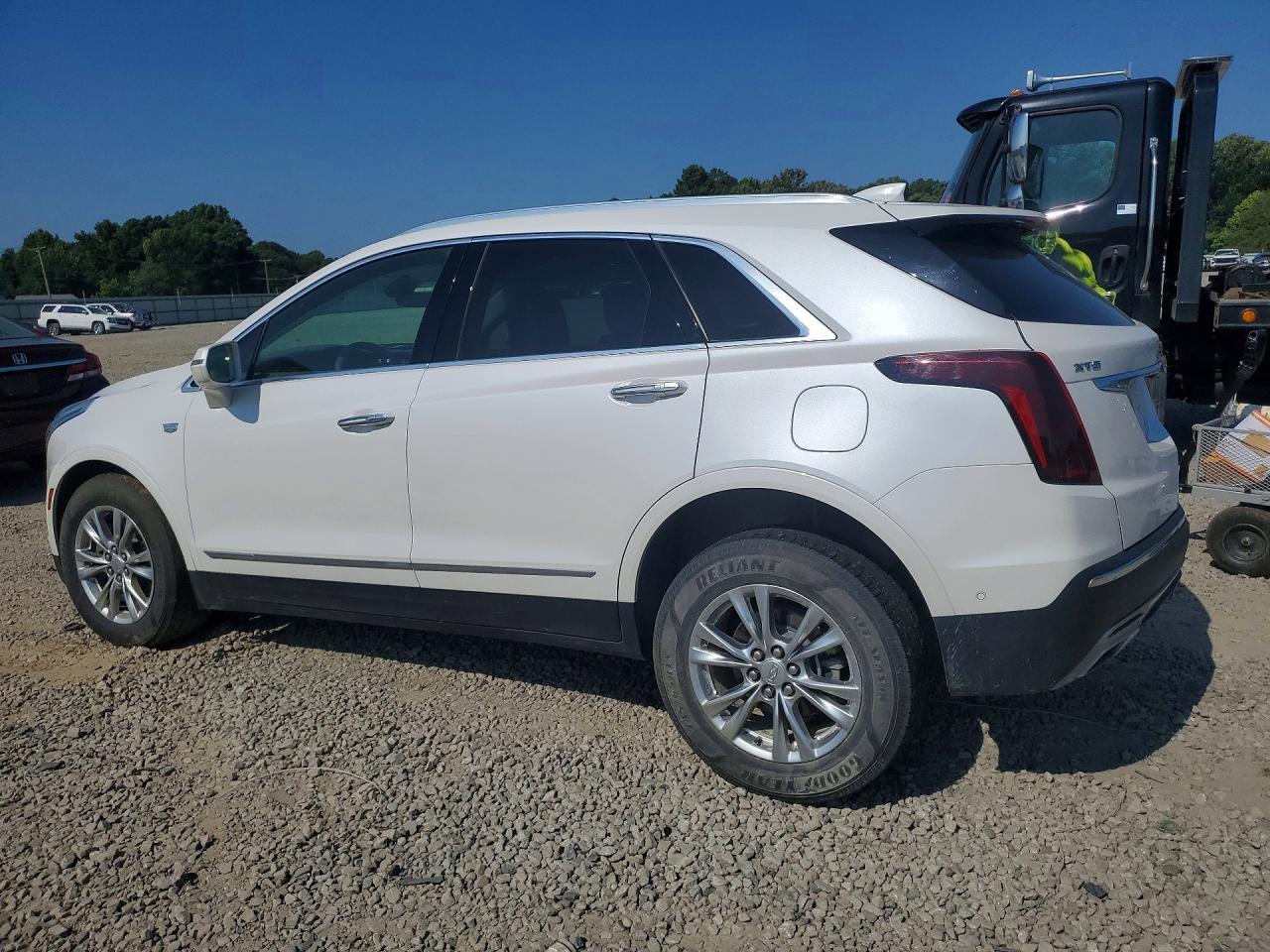 2020 Cadillac Xt5 Premium Luxury - Image 2