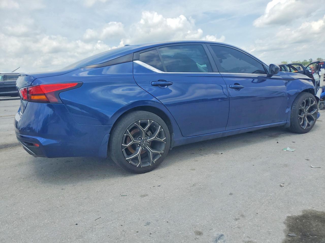 2020 Nissan Altima Sr - Фото 3