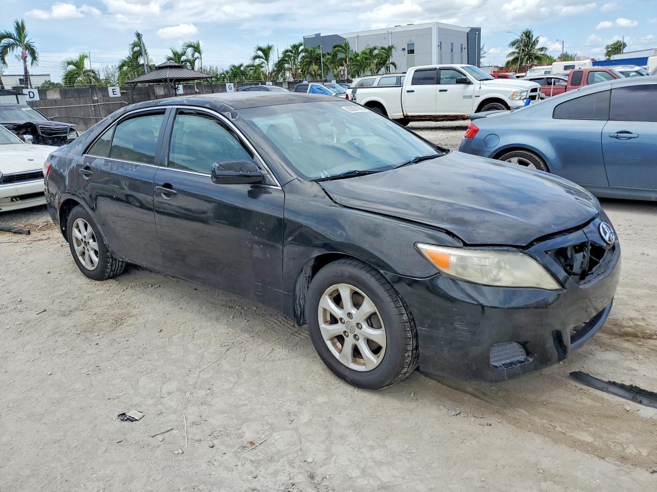 2011 Toyota Camry Le - Image 4