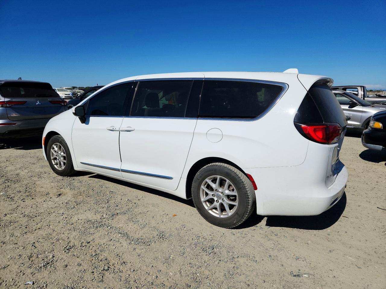 2017 Chrysler Pacifica Lx - Фото 2
