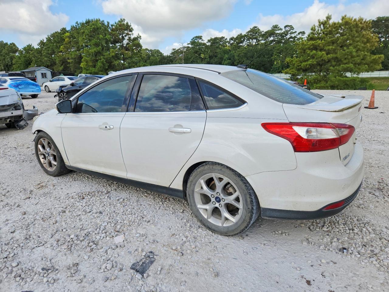 2014 Ford Focus Titanium - Image 2