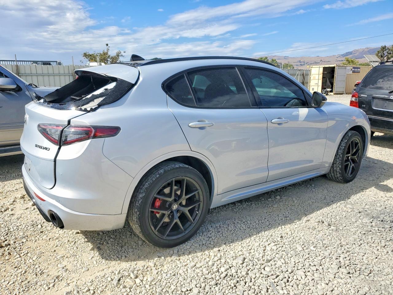 2021 Alfa Romeo Stelvio Ti - Фото 3