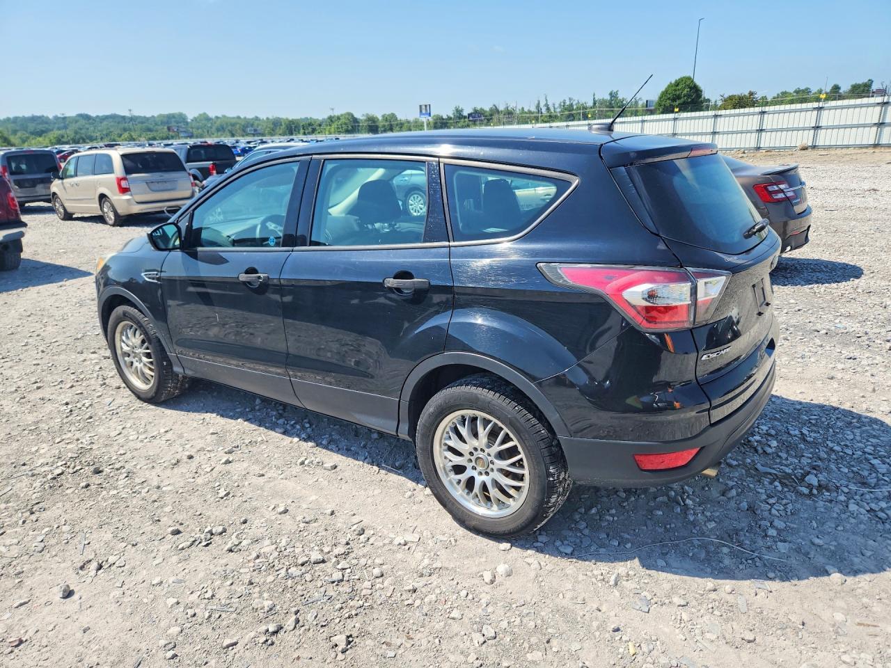 2017 Ford Escape S - Фото 2