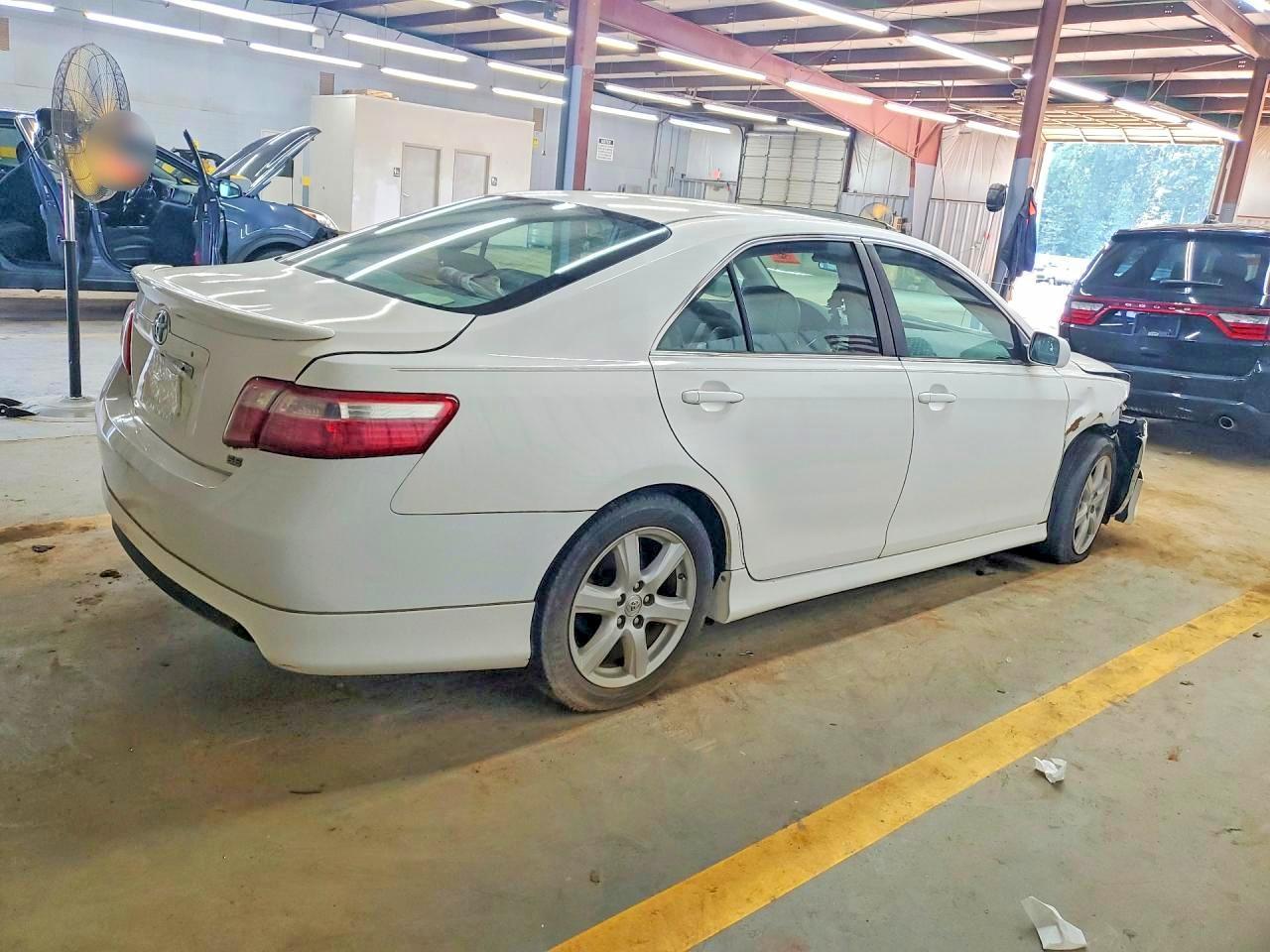 2008 Toyota Camry Se - Image 3