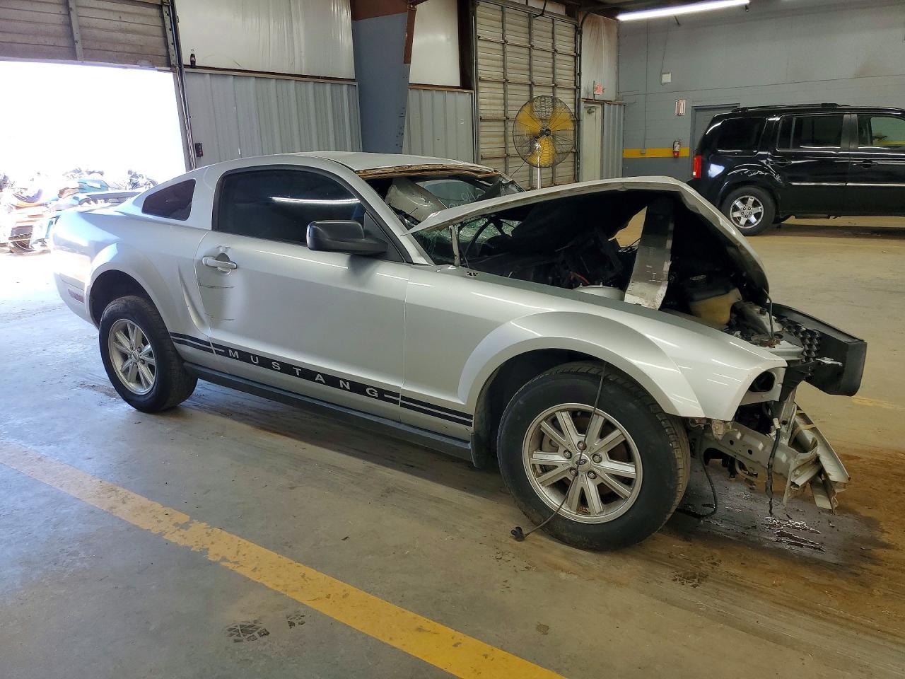 2005 Ford Mustang - Фото 4