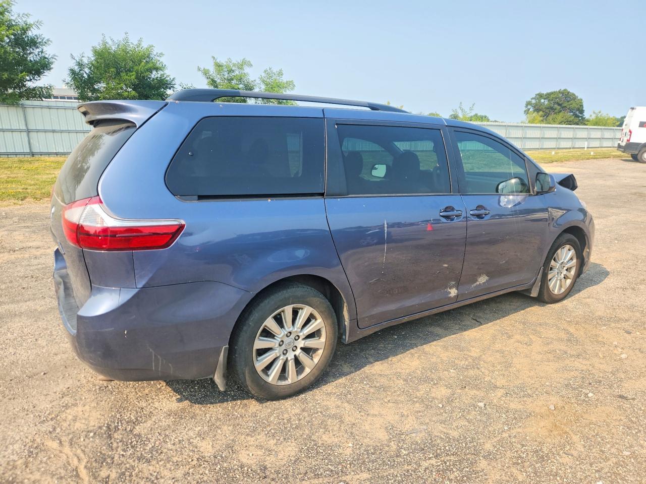 2015 Toyota Sienna Le - Фото 3