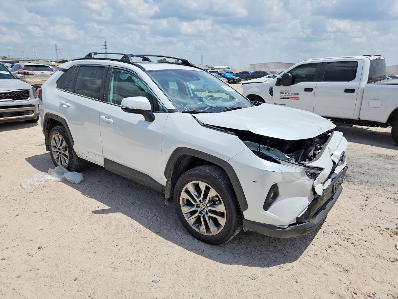 2025 Toyota Rav4 Xle Premium - Image 4