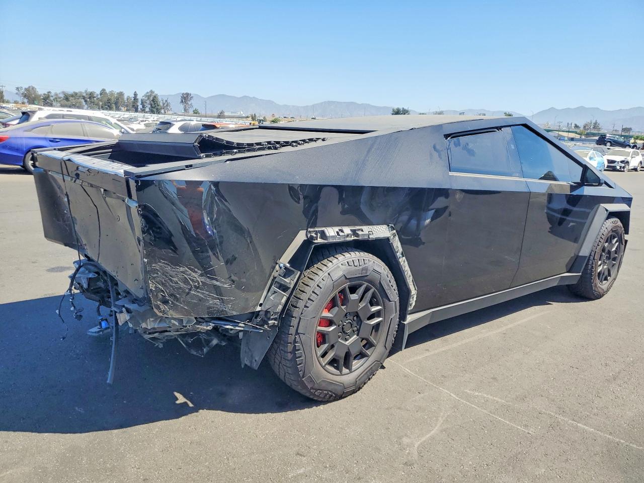 2025 Tesla Cybertruck - Фото 3