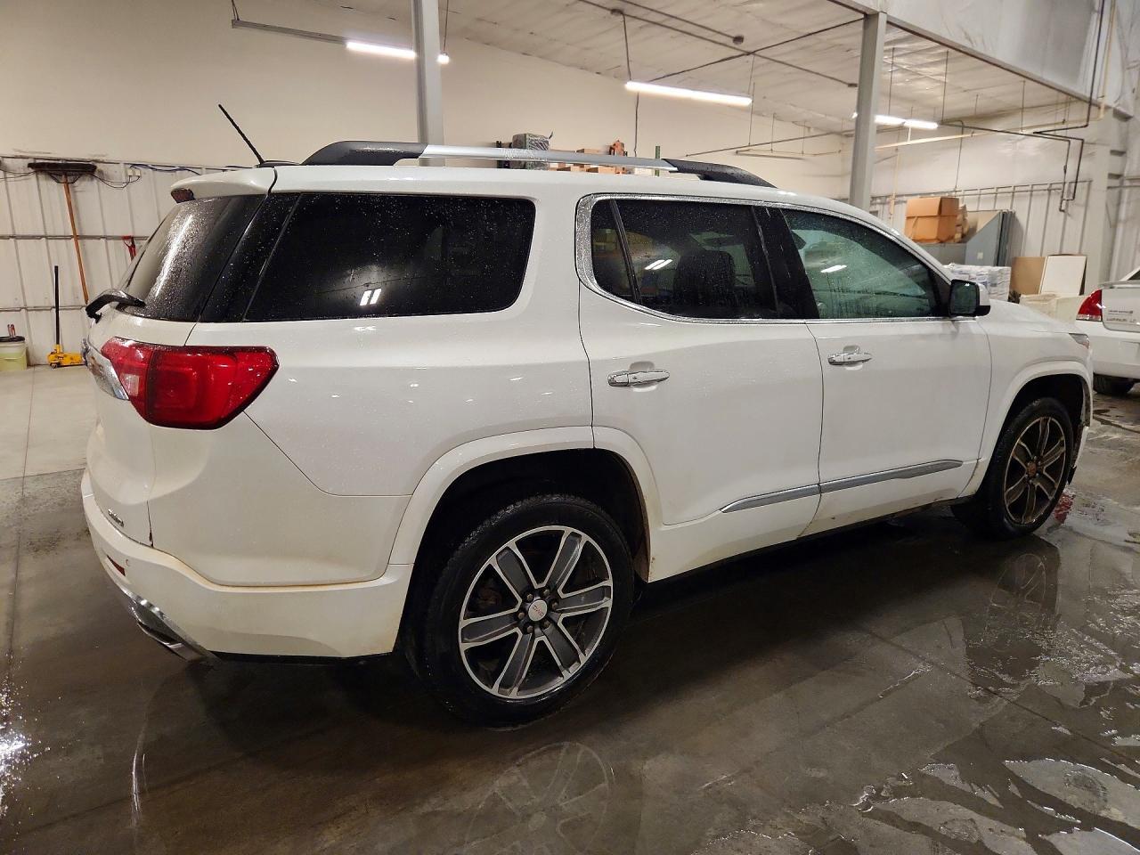 2017 GMC Acadia Denali - Image 3