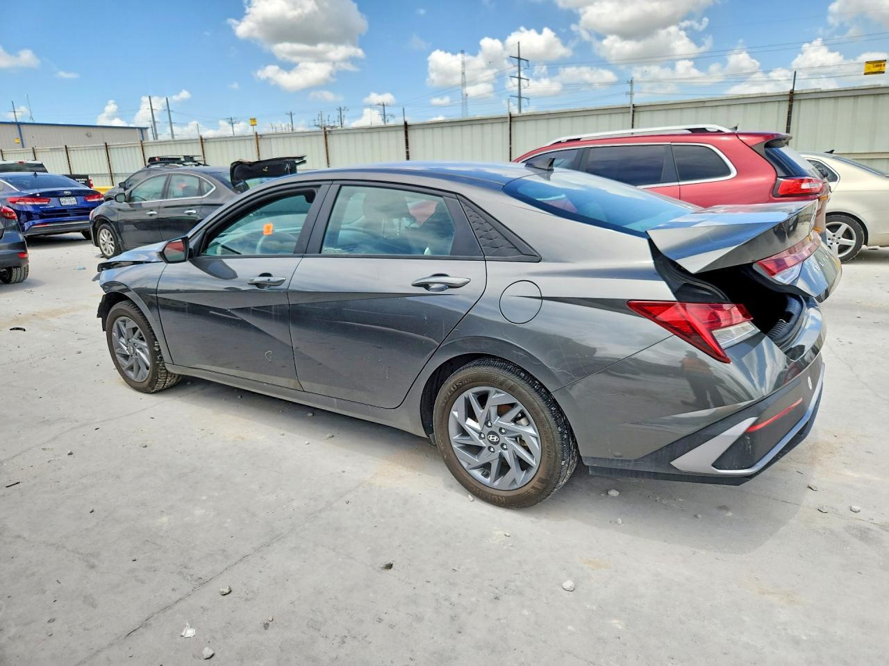 2024 Hyundai Elantra Sel - Image 2
