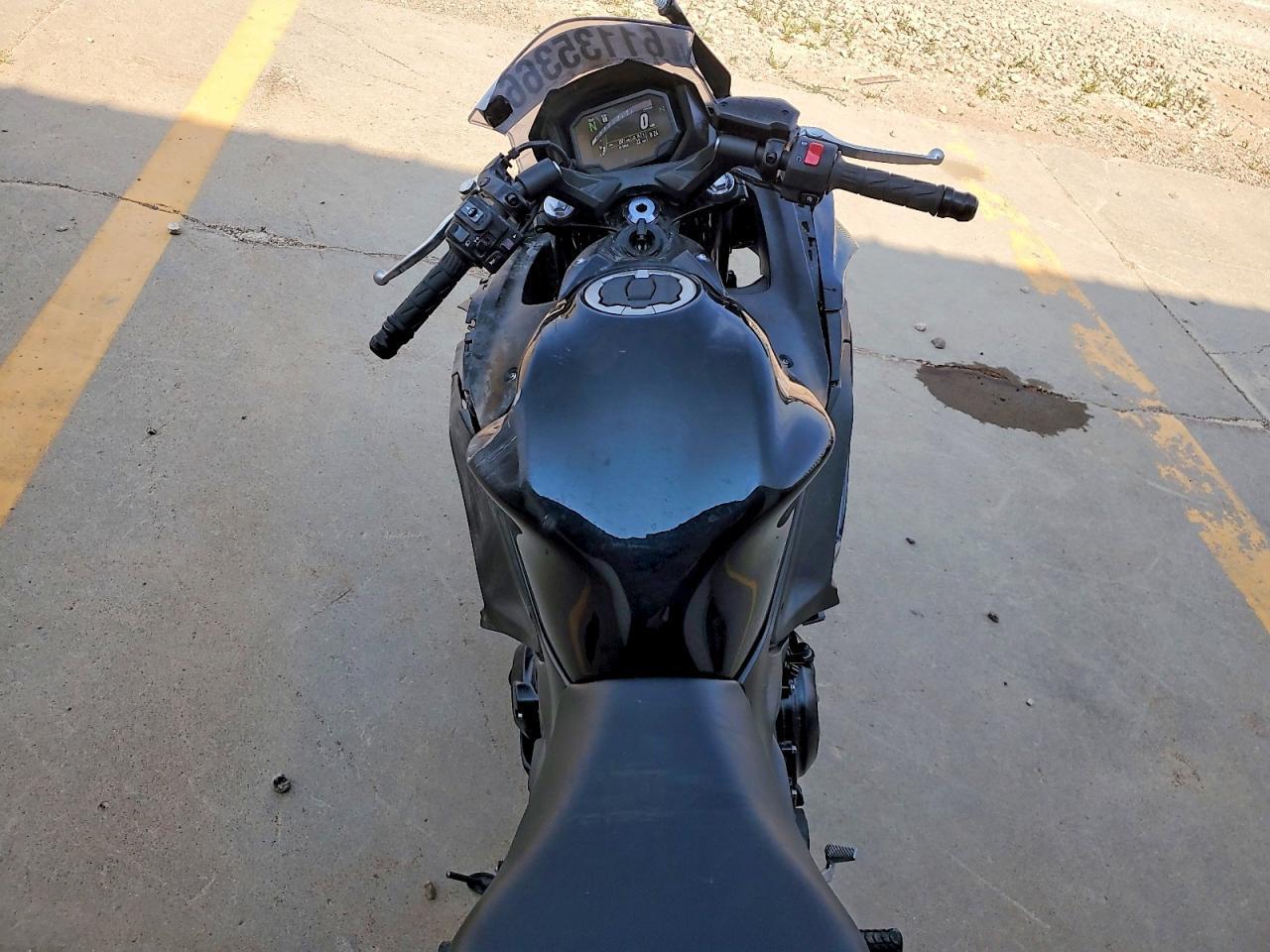 2025 Kawasaki Ex650 R - Image 6