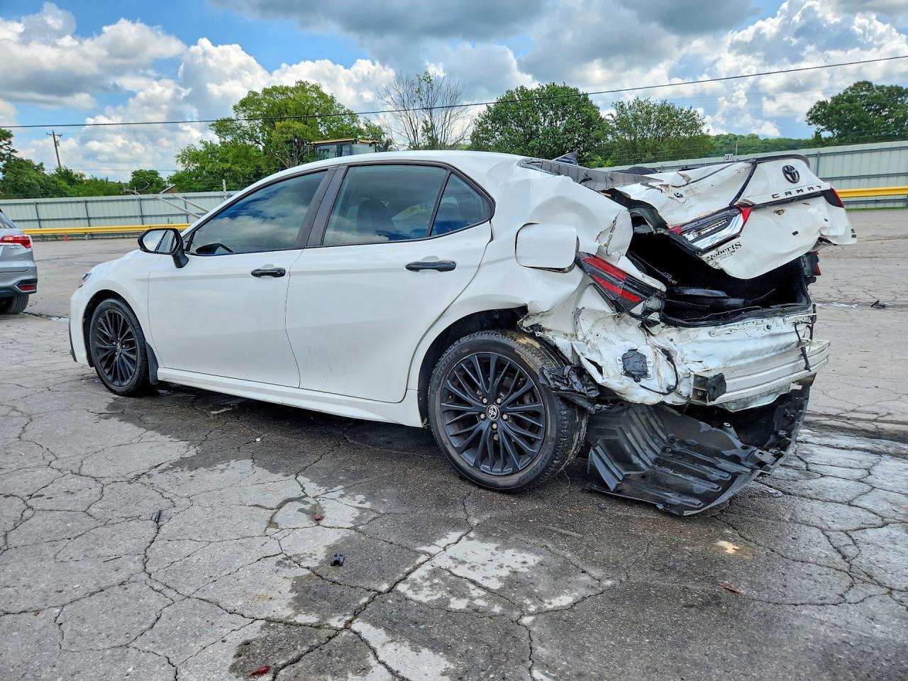 2022 Toyota Camry Se Nightshade - Фото 2