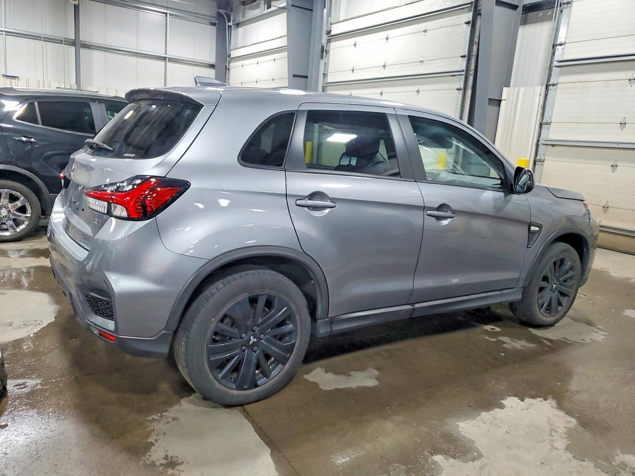 2024 Mitsubishi Outlander Sport S/Se - Фото 3