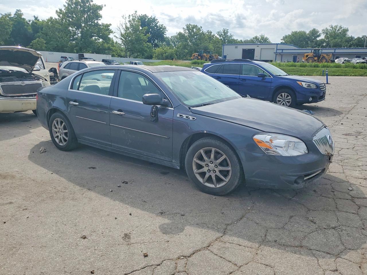 2011 Buick Lucerne Cxl - Image 4