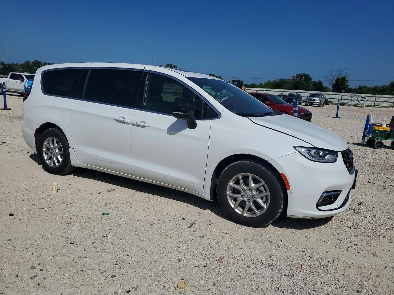 2025 Chrysler Pacifica Select - Image 4