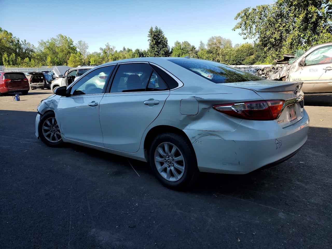2016 Toyota Camry Xse - Image 2