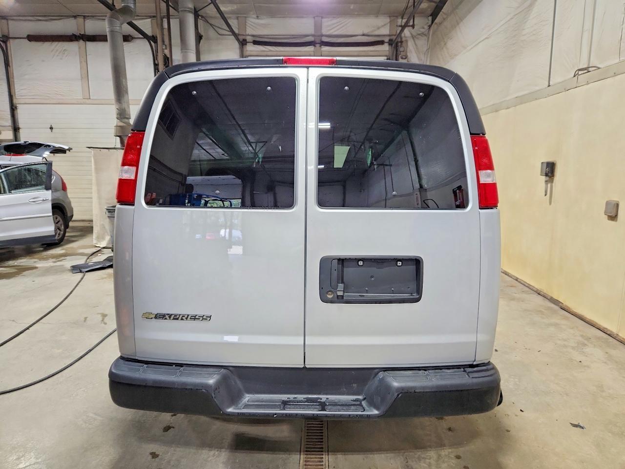 2023 Chevrolet Express G3500 Ls - Фото 6