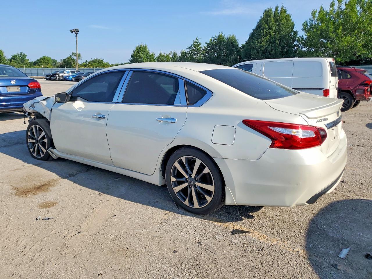2017 Nissan Alitma - Image 2