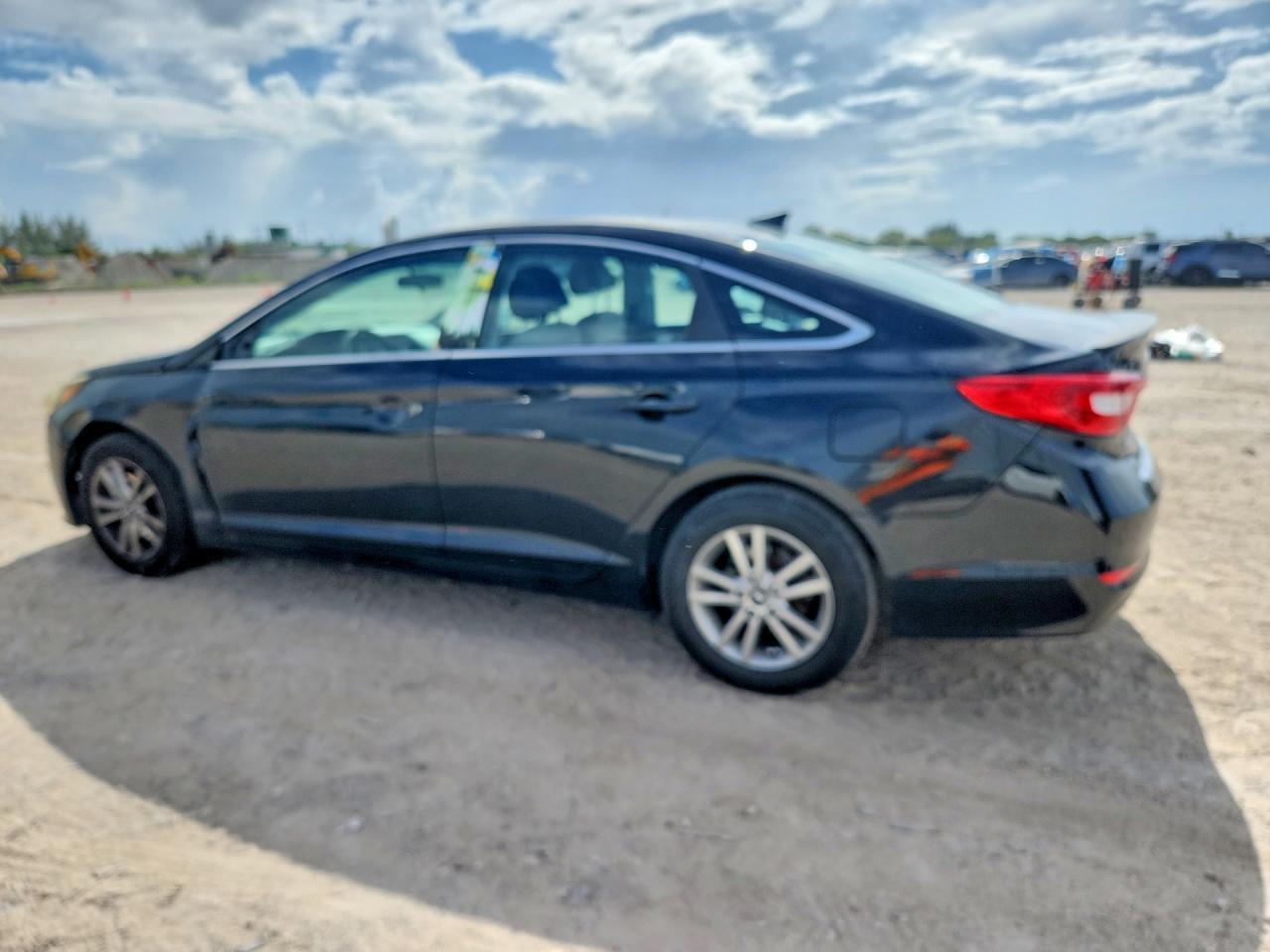 2017 Hyundai Sonata Se - Image 2