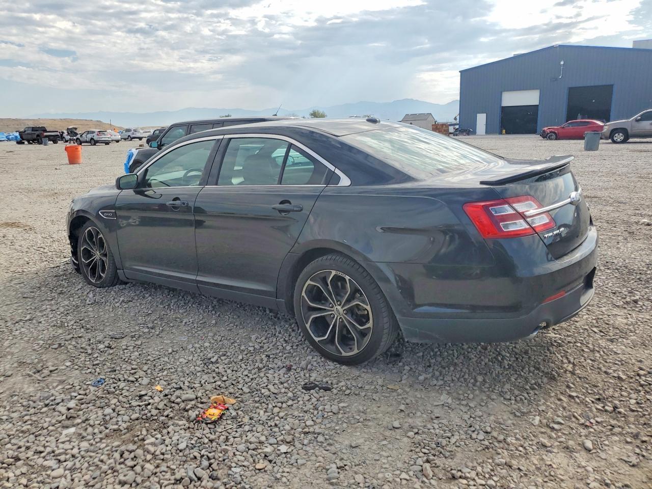 2015 Ford Taurus Sho - Фото 2