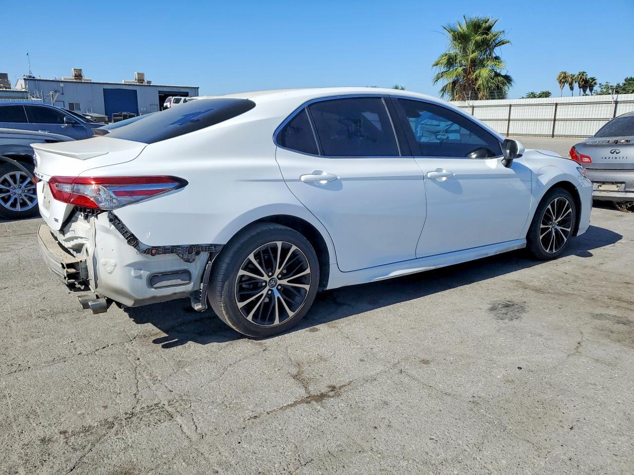 2018 Toyota Camry Se - Фото 3
