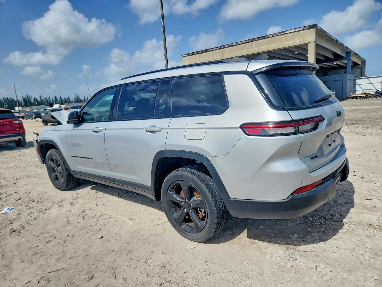 2023 Jeep Grand Cherokee L Laredo/L Altitude - Image 2