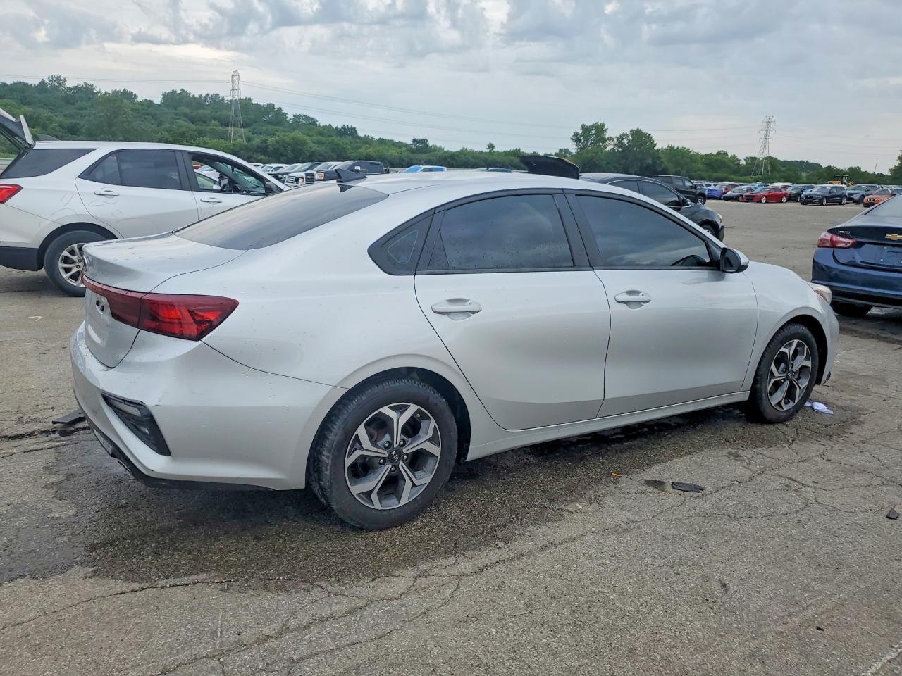 2019 Kia Forte Lxs - Фото 3