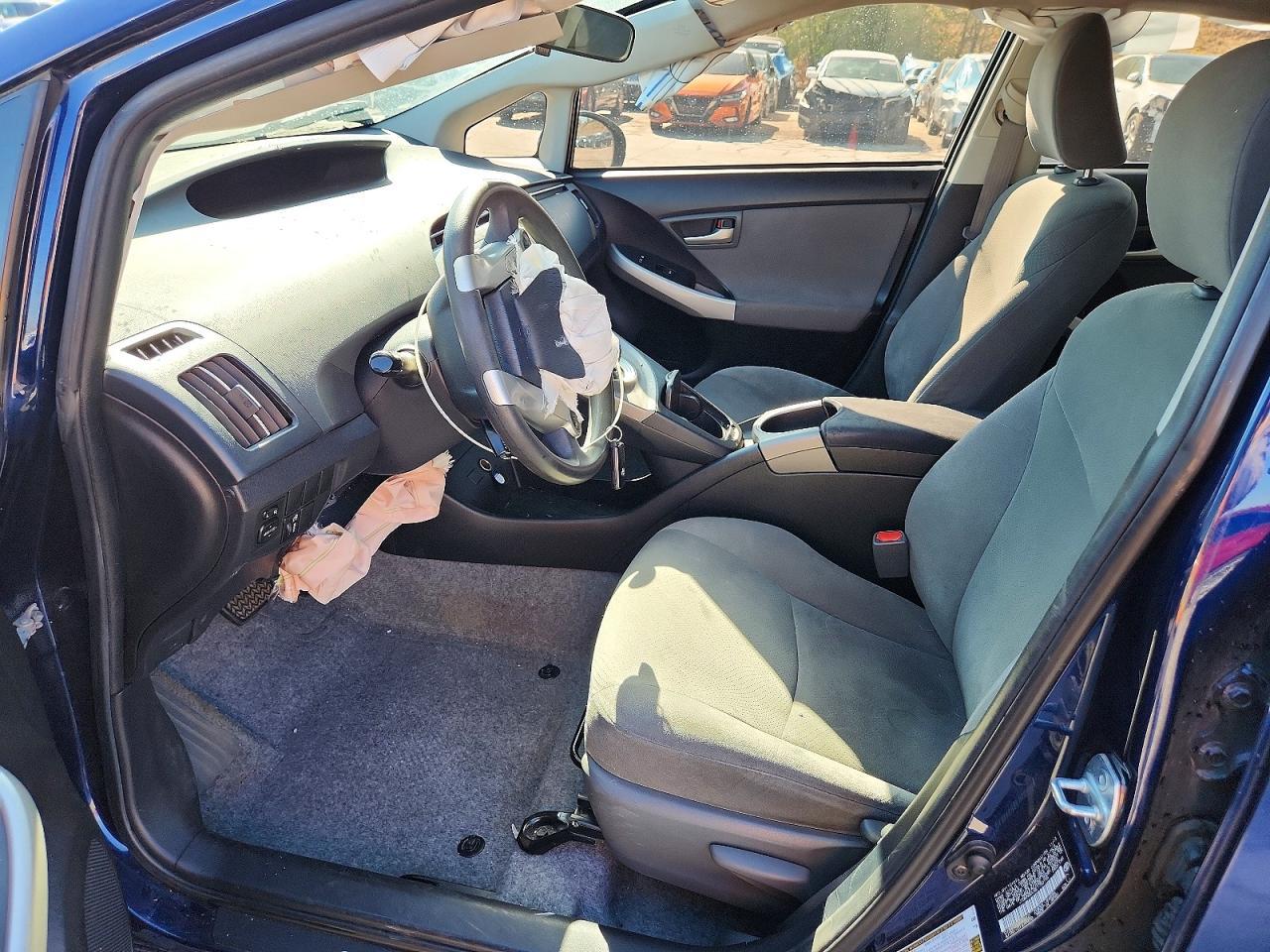 2014 Toyota Prius Two - Фото 7