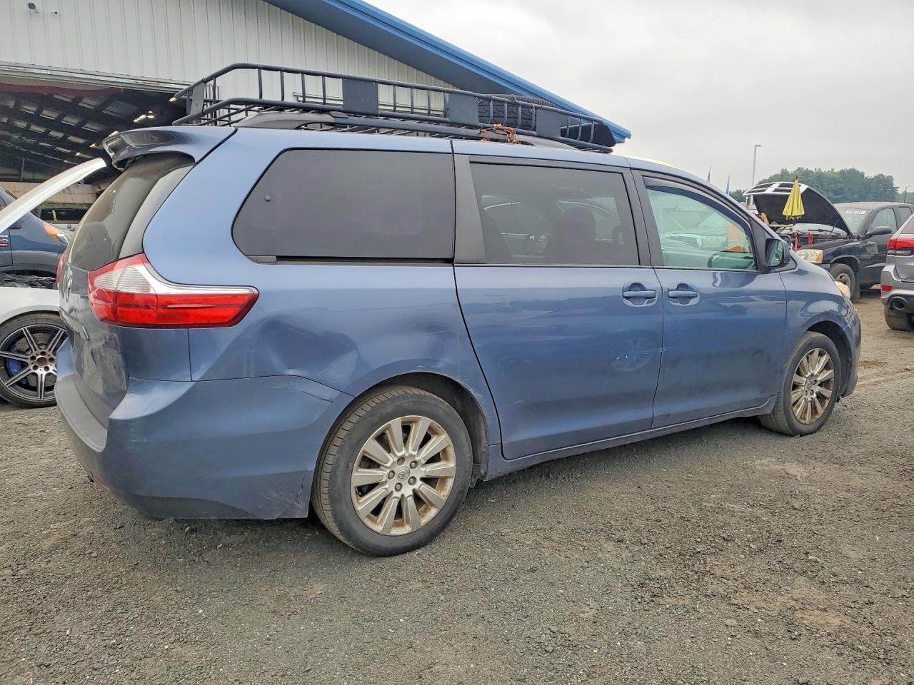 2015 Toyota Sienna Le - Фото 3