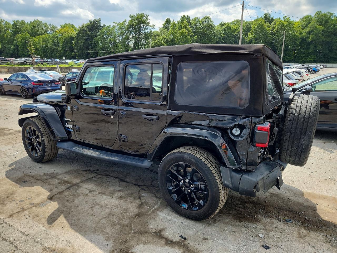 2022 Jeep Wrangler Unlimited Sahara 4Xe - Фото 2
