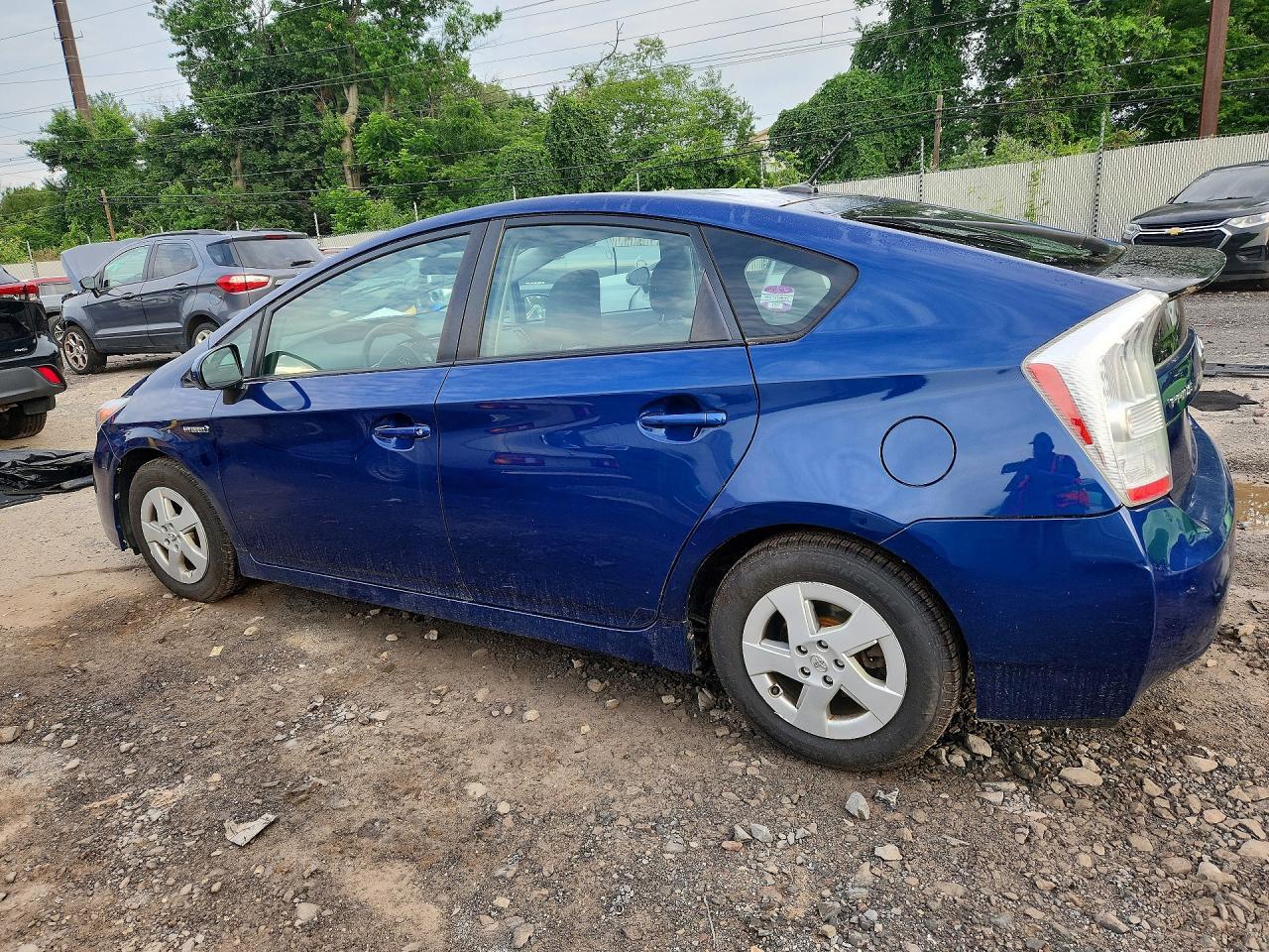2011 Toyota Prius Two - Фото 2