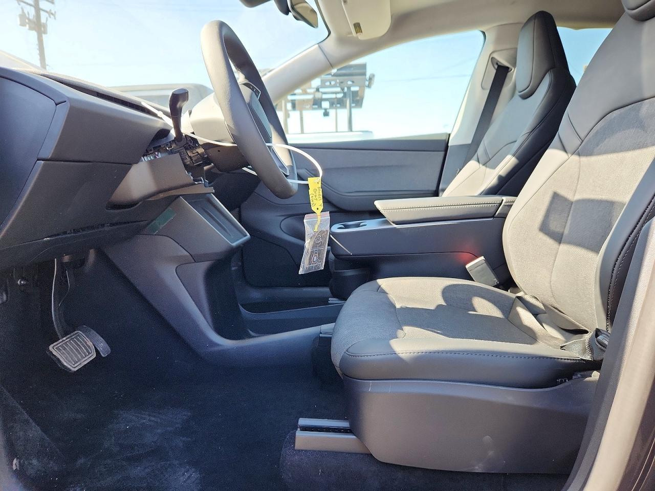 2026 Tesla Model Y - Фото 7