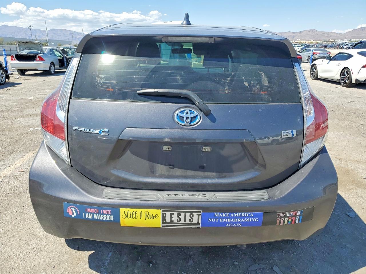 2016 Toyota Prius C Two - Фото 6