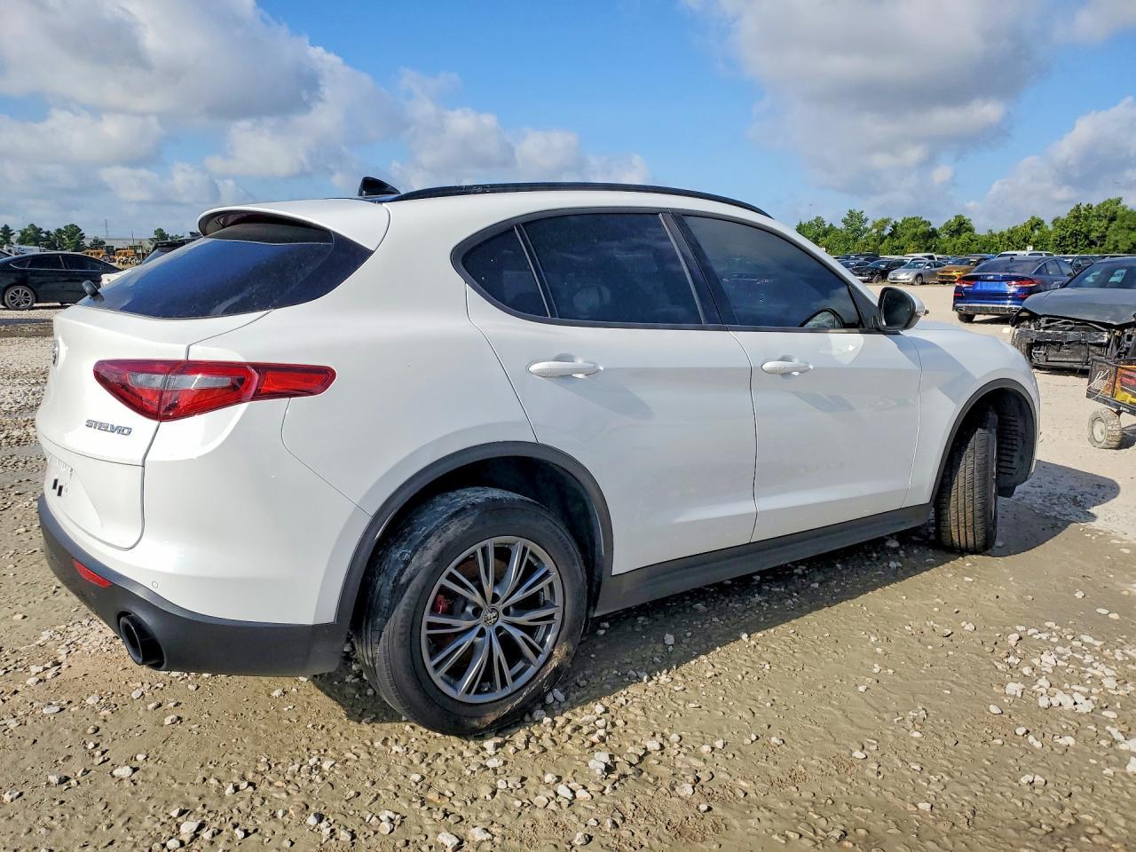 2022 Alfa Romeo Stelvio - Фото 3