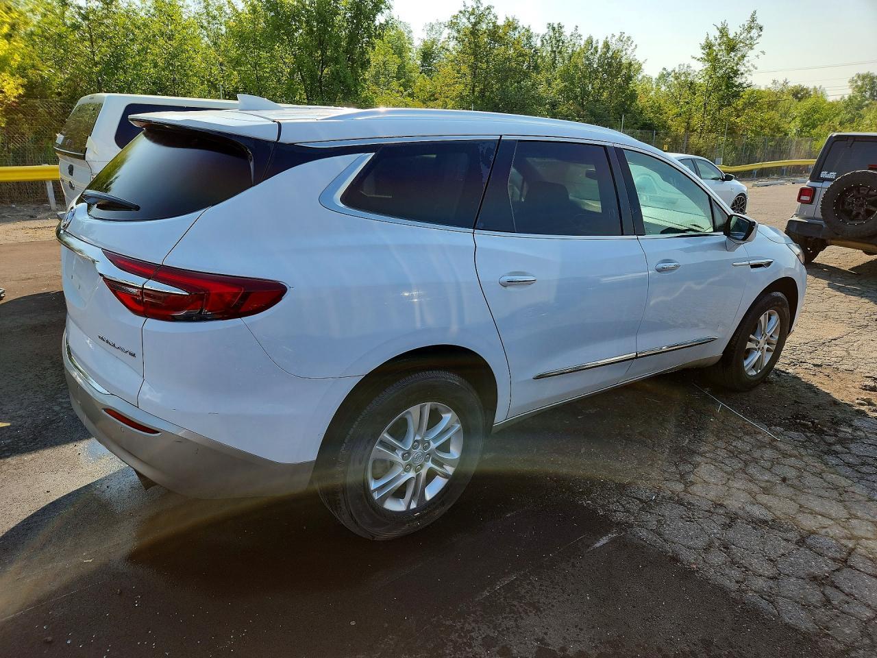 2021 Buick Enclave Essence - Image 3