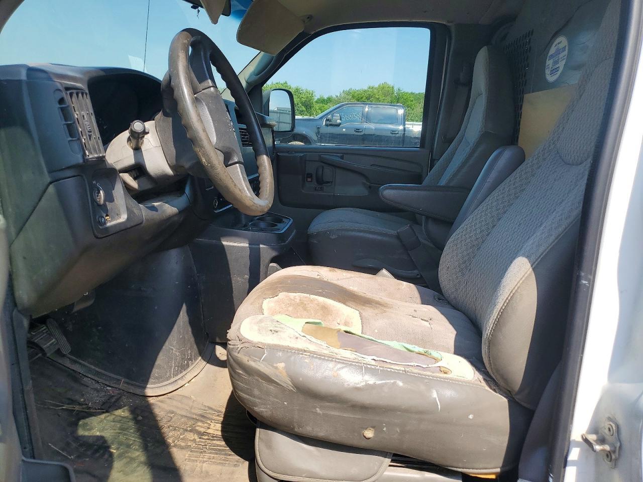 2004 GMC Savana G2500 - Фото 7