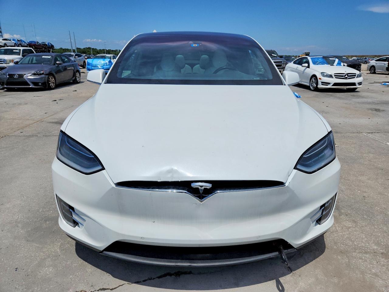 2016 Tesla Model X - Image 5