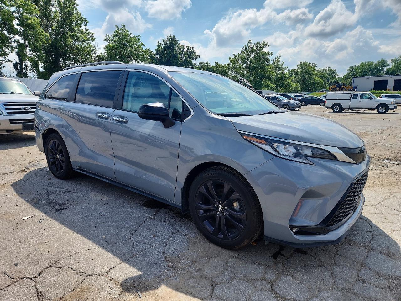 2023 Toyota Sienna Xse 7-Passenger - Фото 4