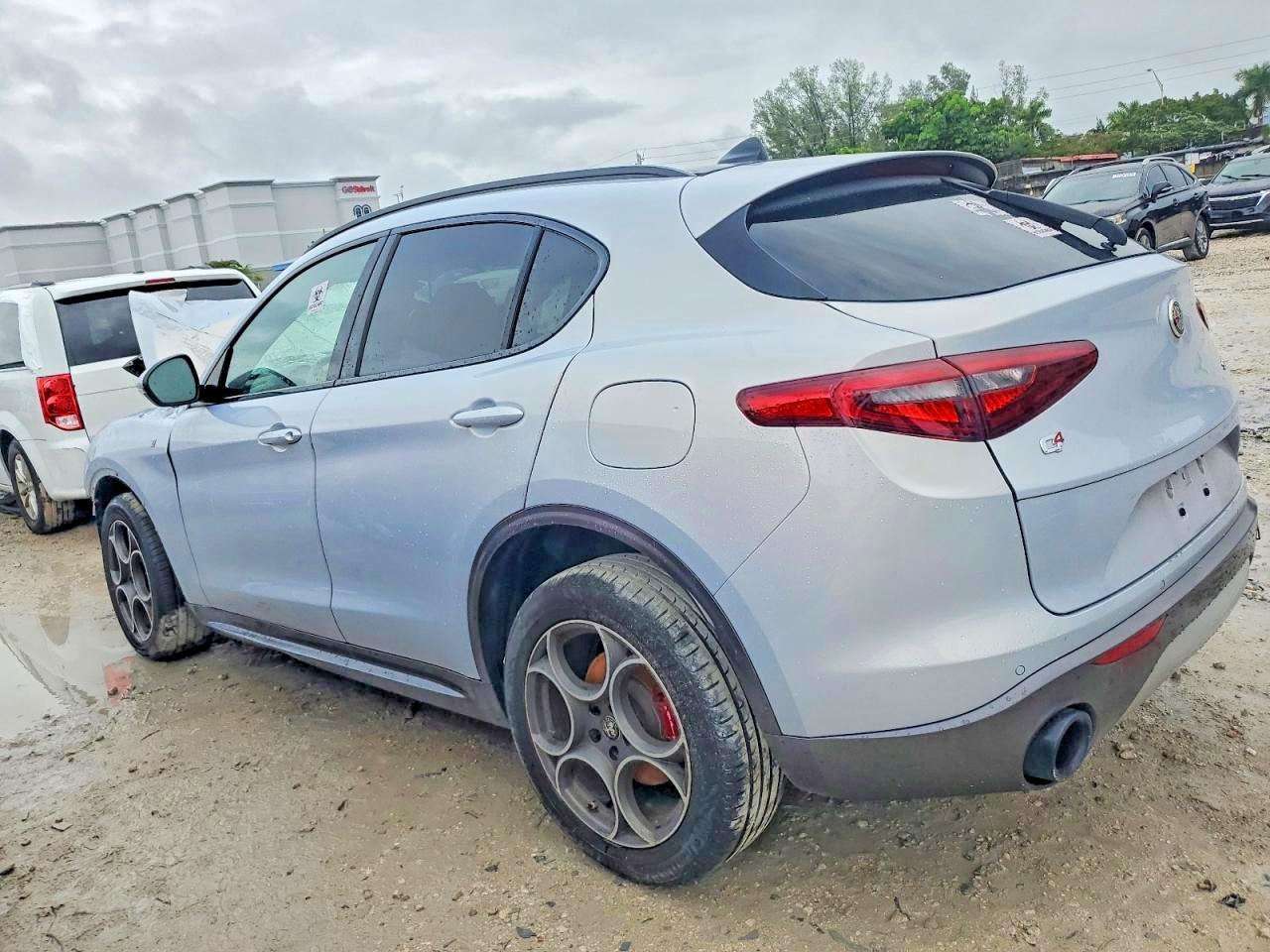 2022 Alfa Romeo Stelvio Ti - Фото 2