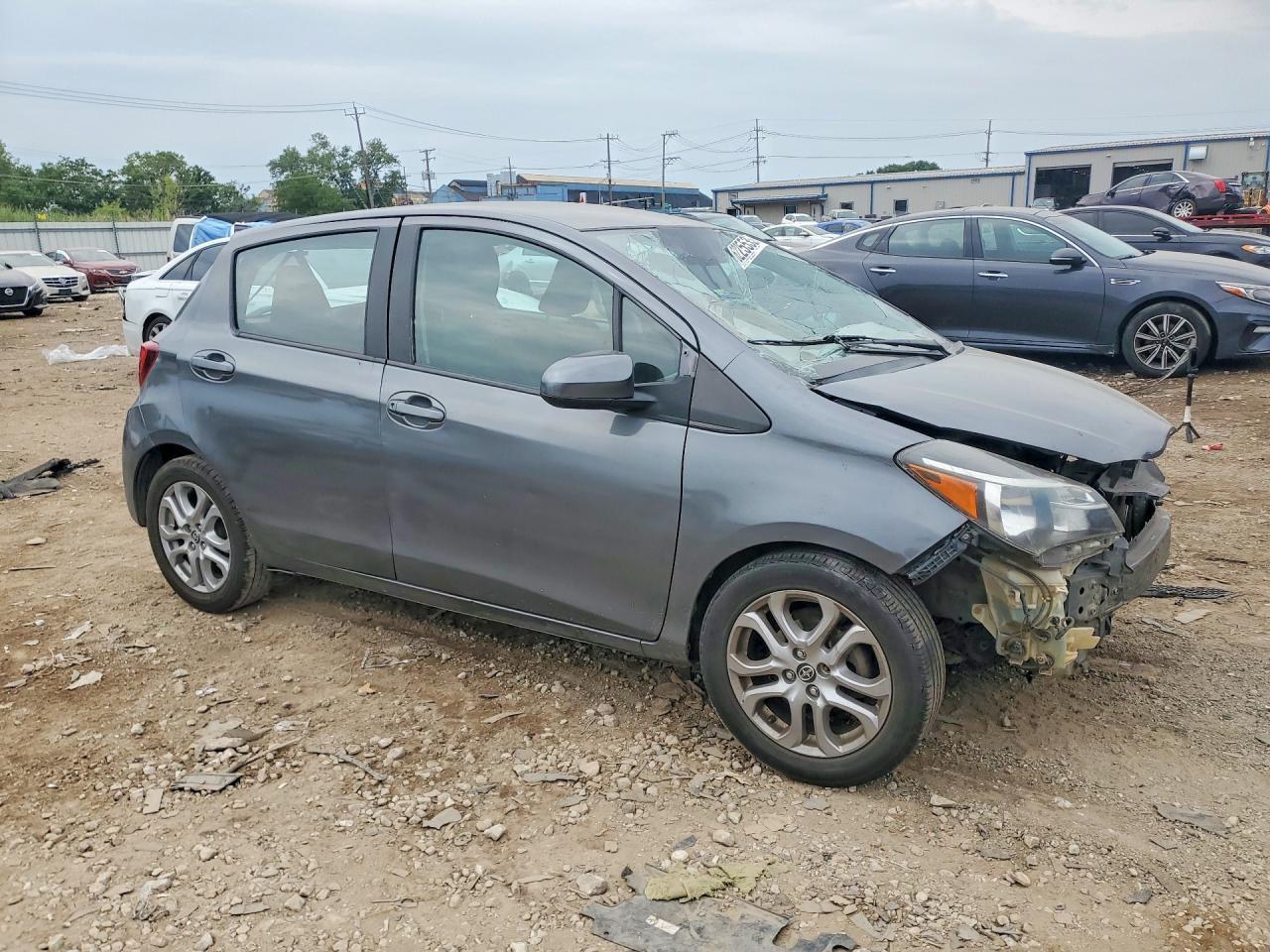 2017 Toyota Yaris 5-Door L - Фото 4