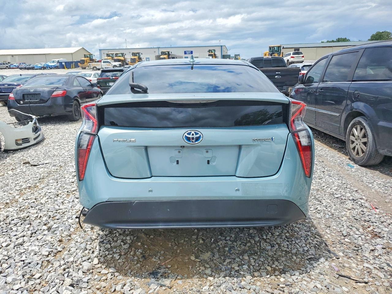 2017 Toyota Prius Three - Image 6