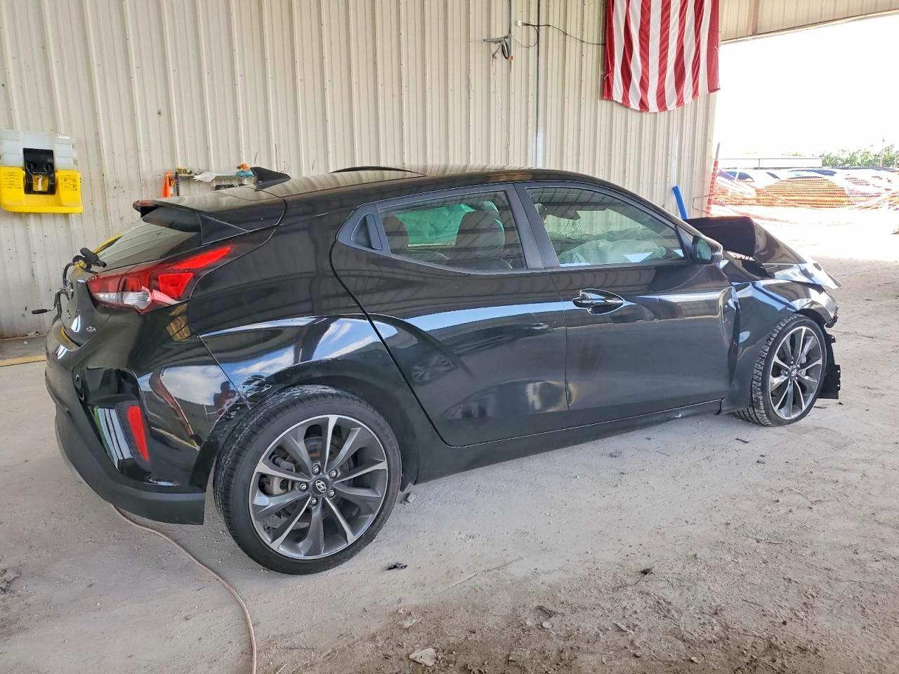 2020 Hyundai Veloster 2.0L Premium - Image 3