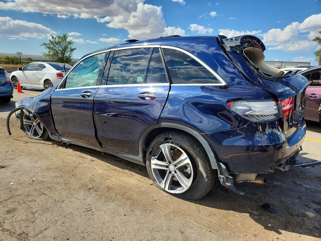 2017 Mercedes-Benz Glc 300 4Matic - Image 2