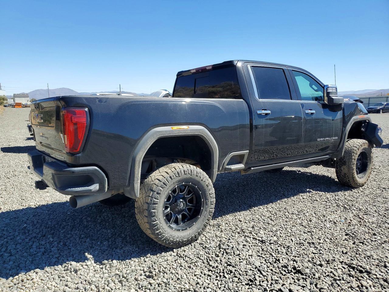2022 GMC Sierra K2500 Denali - Image 3