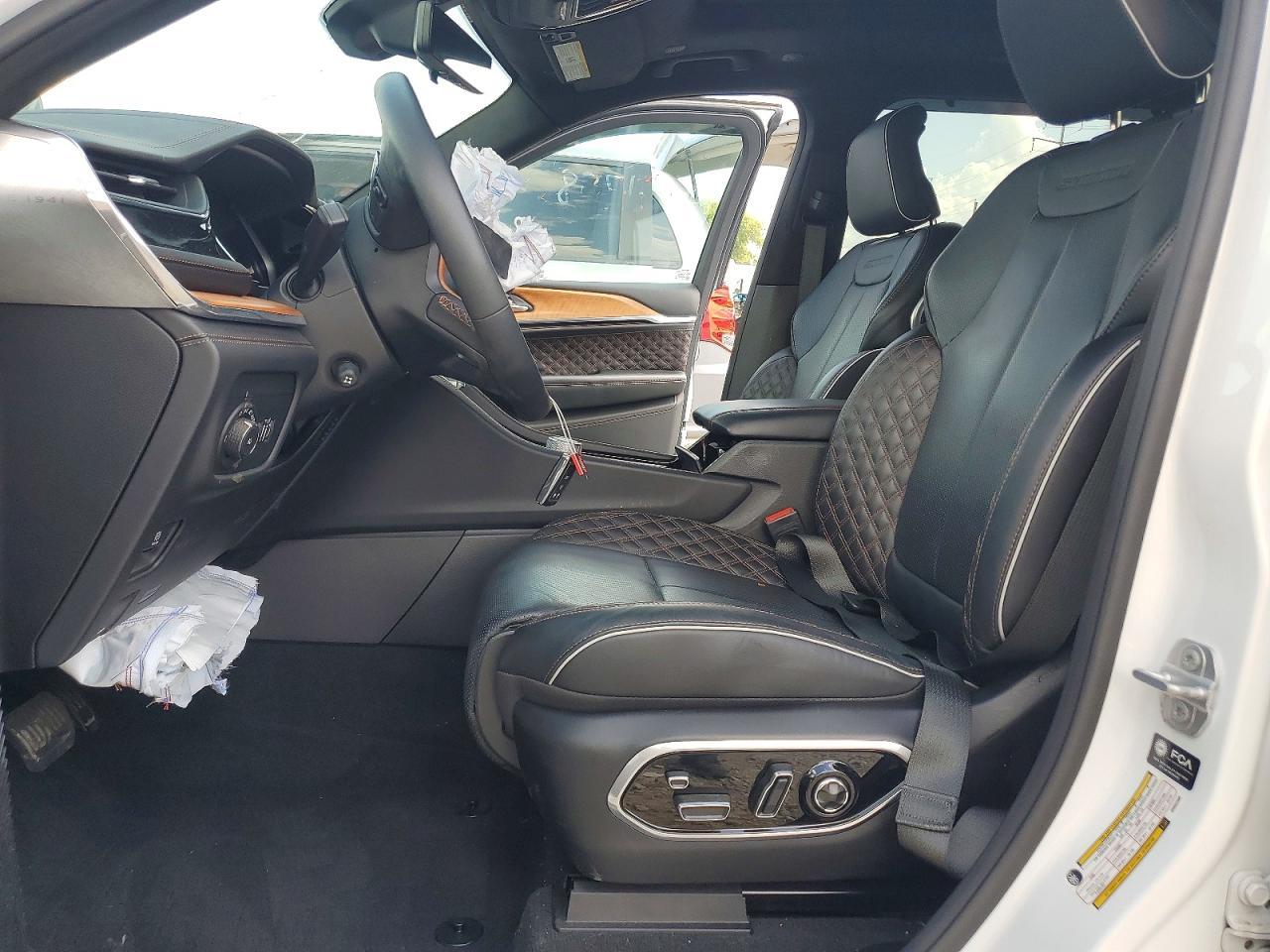 2025 Jeep Grand Cherokee L Summit - Image 7