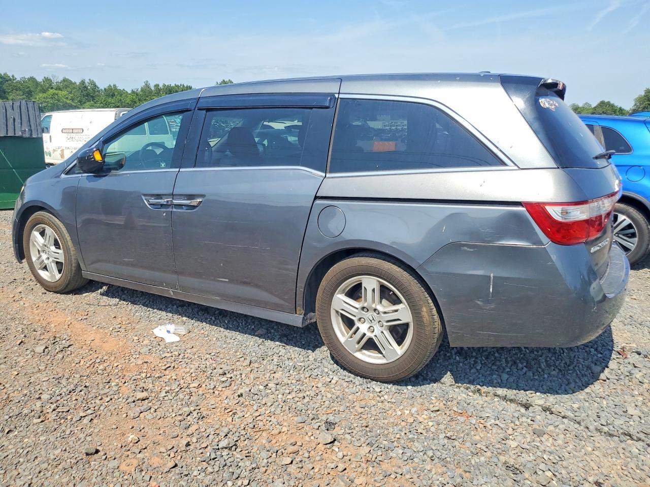 2011 Honda Odyssey Touring - Image 2