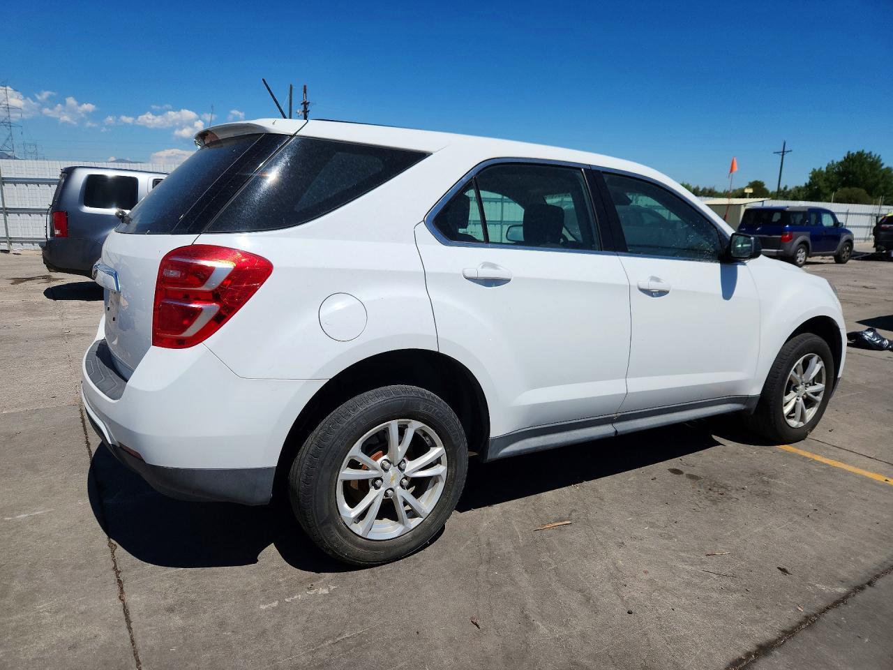 2017 Chevrolet Equinox Ls - Фото 3