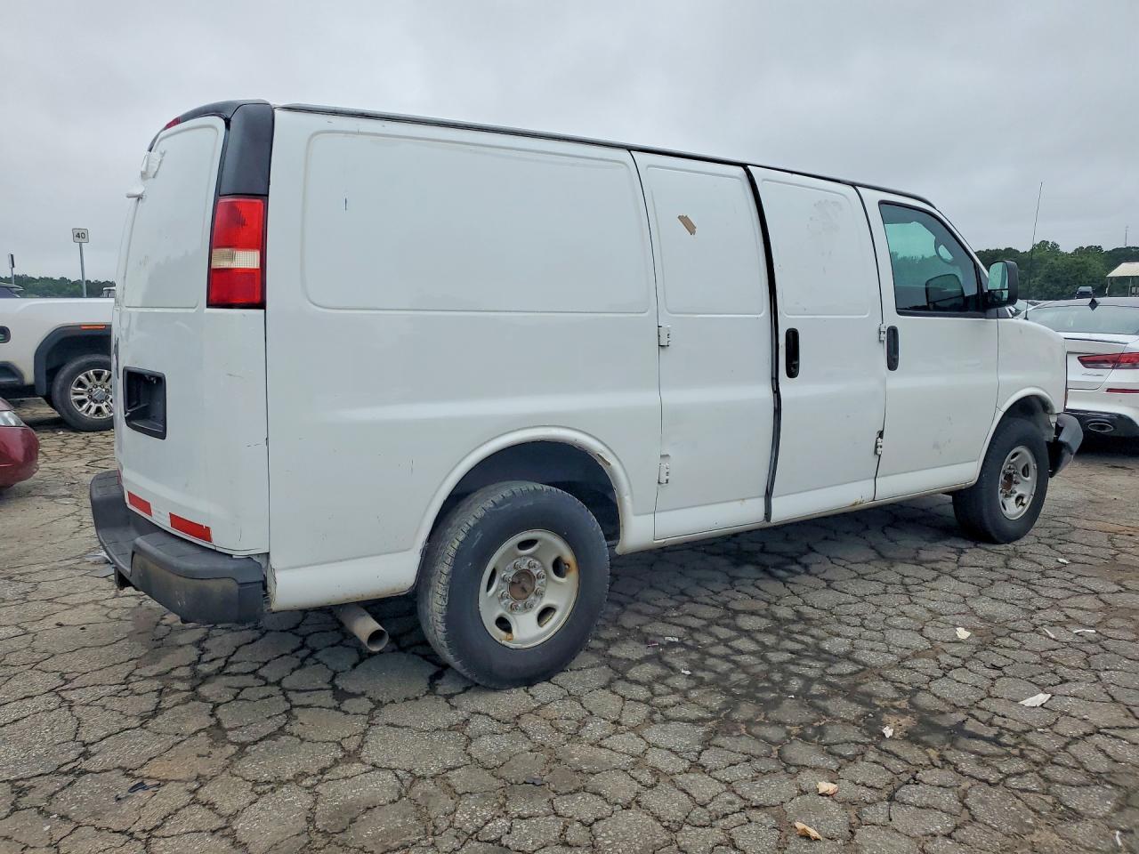 2015 Chevrolet Express G2500 - Фото 3